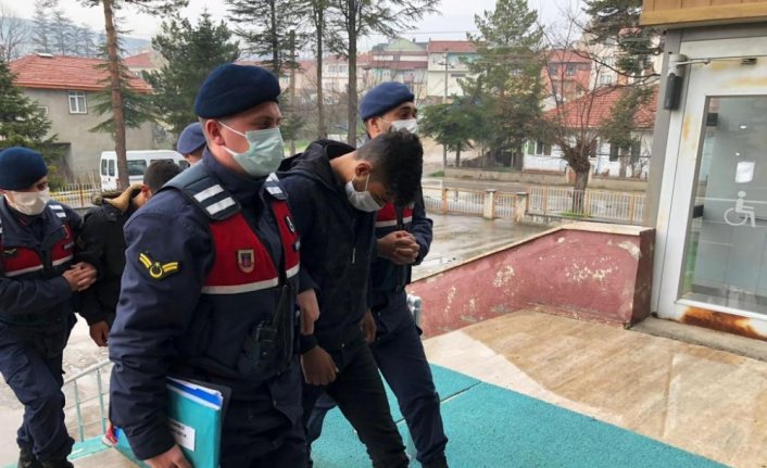 Bolu'da kablo hırsızlığı yapan iki zanlı tutuklandı
