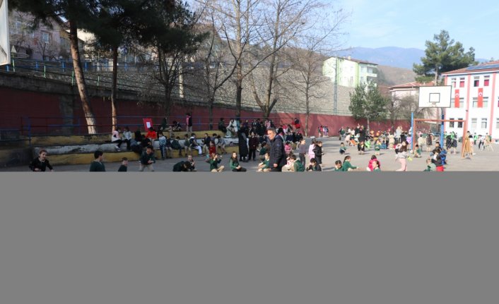 Karabük'te öğrenciler, okullarda oluşturulan geleneksel oyun alanlarında eğleniyor