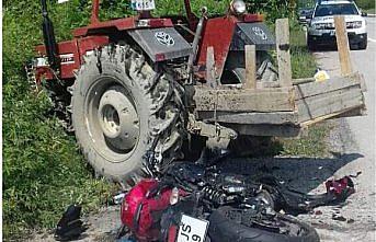 Sinop'ta traktöre çarpan motosikletin sürücüsü ağır yaralandı