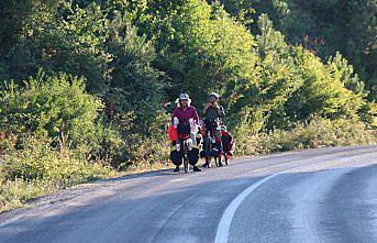 Elmalı ailesi, 5 yaşındaki kızlarıyla 5 bin kilometre pedal çevirecek