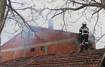 Bolu'da iki katlı evde çıkan yangında hasar meydana geldi