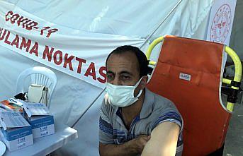 Tokat'ta ikinci doz aşısını olan görme engelli Nurettin Sanca'dan aşı çağrısı