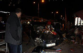 Amasya'da kontrolden çıkan otomobil büfeye girdi