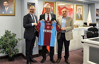 Trabzonspor Kulübü yöneticilerinden, İl Gençlik ve Spor Müdürlüğü'ne ziyaret
