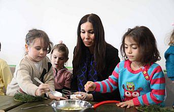 AK Parti'li Karaaslan, çocuklarla çikolata ve pizza yaptı