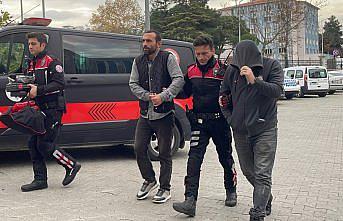 Samsun'da bir araçta 10 silah bulundu, 4 zanlı yakalandı