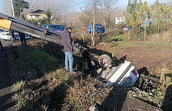 Samsun'da sulama kanalına devrilen otomobildeki karı koca yaralandı
