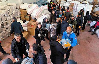 Sinop’tan deprem bölgesine giden gönüllüler çalışmalara destek veriyor