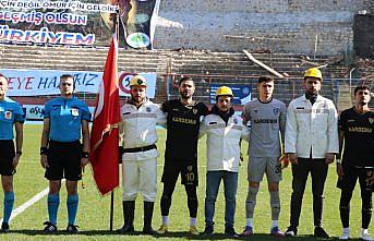Zonguldak Kömürspor ile Karabük İdman Yurdu, depremzedeler yararına oynanan maçta karşılaştı