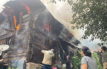 Rize'nin Ayder Yaylası'nda ahşap ev yandı