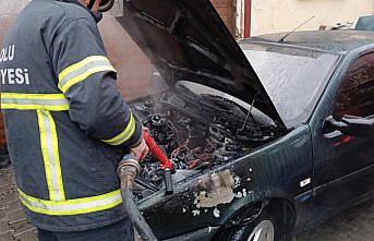 Bolu'da park halindeki otomobilde çıkan yangın söndürüldü