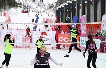 Erzurum'da düzenlenen Üniversiteler Arası Türkiye Kar Voleybolu Şampiyonası tamamlandı
