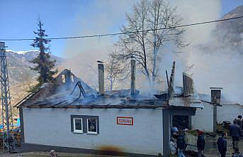 Gümüşhane'de bir evin çatı katında çıkan yangın söndürüldü