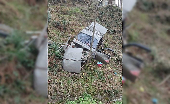 Rize'de şarampole yuvarlanan hafif ticari aracın sürücüsü öldü