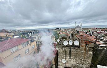 Trabzon'da müstakil evin çatısında çıkan yangın hasara neden oldu