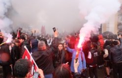 SAMSUN - Samsunsporlu taraftarlar, takımlarının 11 yıl sonra Süper Lig'e çıkmasını kutladı