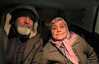 Ordu'da evlerinin yolu kardan kapanan yaşlı çifte...