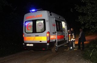 Amasya'da hasta almaya giden ambulans çamura...