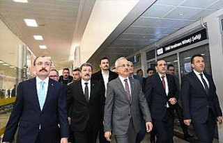 Bakan Uraloğlu, Samsun-Çarşamba Havalimanı'nda...