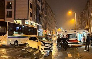 Zonguldak'ta kaza yapan aracın iş yerine girmesi...