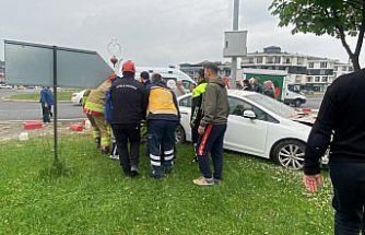 Düzce'de iki otomobilin çarpıştığı kazada sürücüler yaralandı