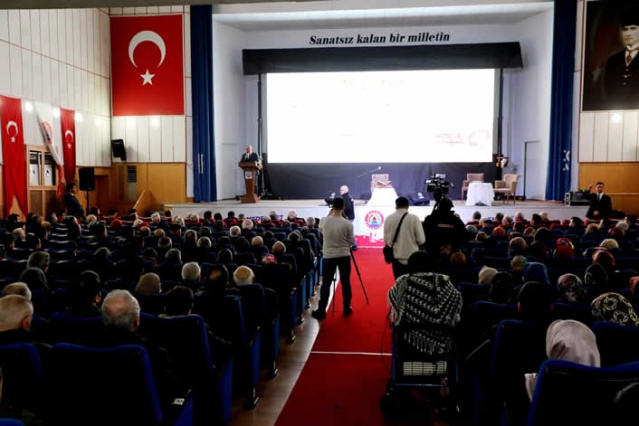 BAFRA BELEDİYESİ DEPREMDE HAYATINI KAYBEDENLER İÇİN  KUR'AN TİVALETİ VE DUA GECESİ DÜZENLEDİ