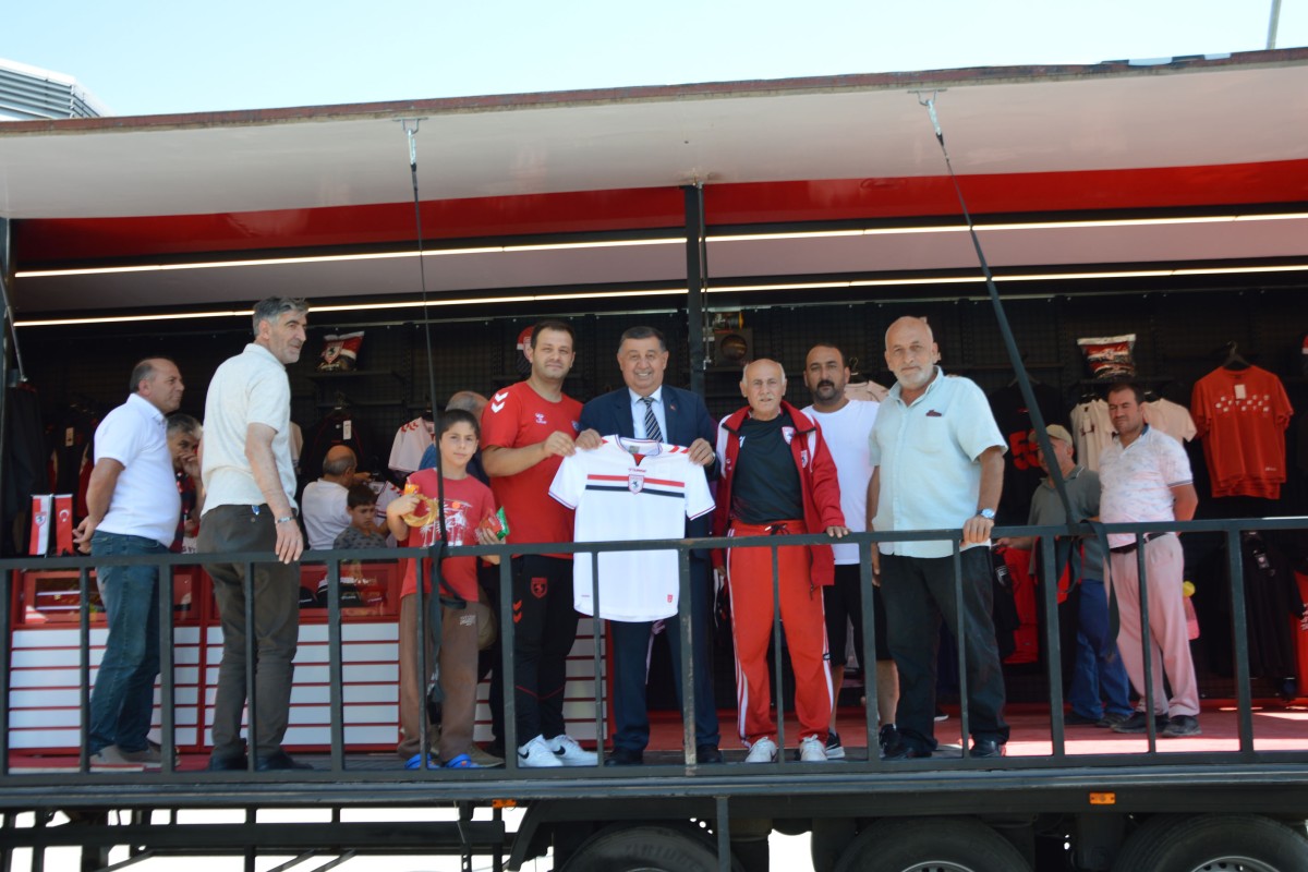 Samsunspor tırı Havza'da taraftarlarla buluştu