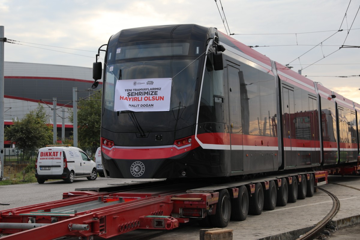 Samsun Toplu Ulaşımına Taze Kan: Filoya Katılan İkinci Yerli Tramvay Şehre Ulaştı!