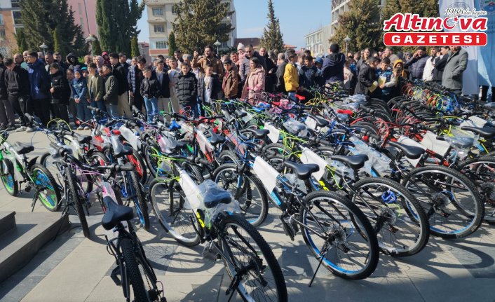 Amasya'da “Ramazan Karnesi“ projesinde 170 çocuğa bisiklet verildi