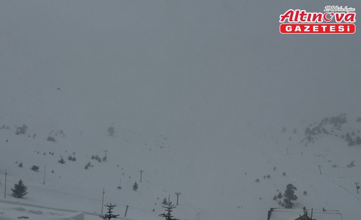 Bolu'nun yüksek kesimlerinde kar yağışı etkili oluyor
