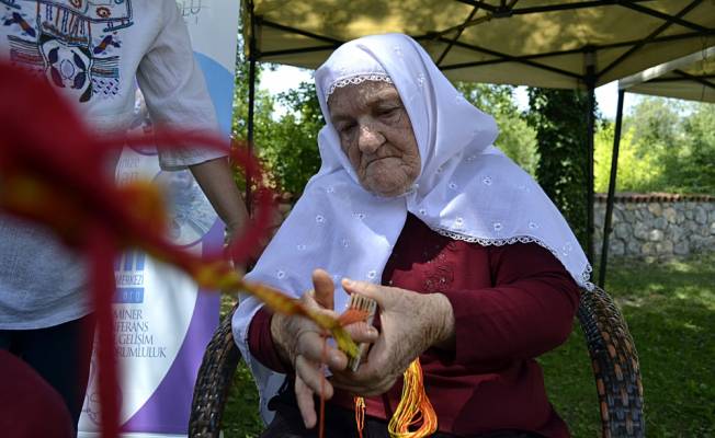 76 yaşında çarpana dokumacılığı öğrendi