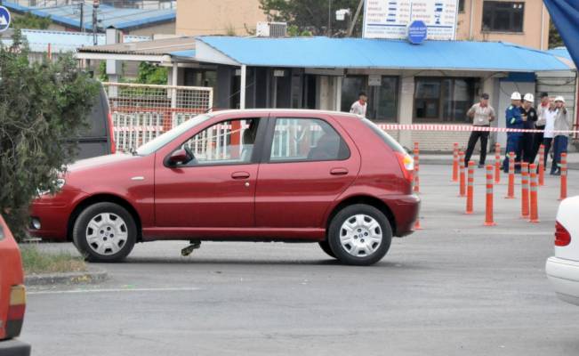 Otomobilin altında bomba düzeneği iddiası