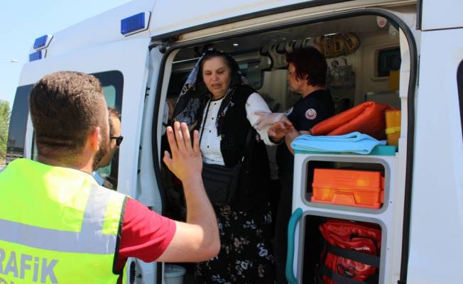 Tokat'ta otomobil beton mikserine çarptı: 5 yaralı