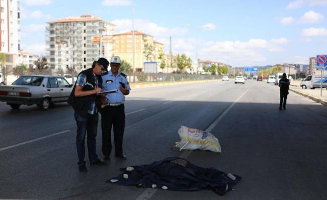 Çorum'da otomobilin çarptığı kadın öldü