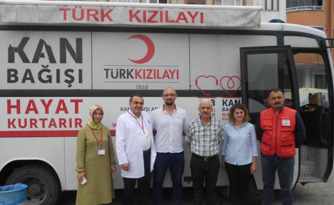 Of'ta Kızılay'a kan bağışı