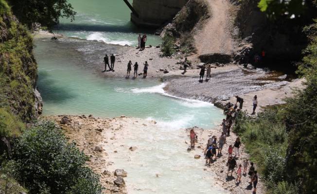 Adası, yaylası ve gölleriyle turist çekiyor