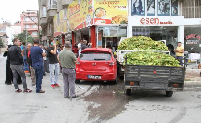 Samsun'da otomobil ile kamyonet çarpıştı: 3 yaralı