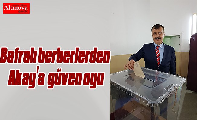 Bafralı berberlerden Akay'a "güven oyu"