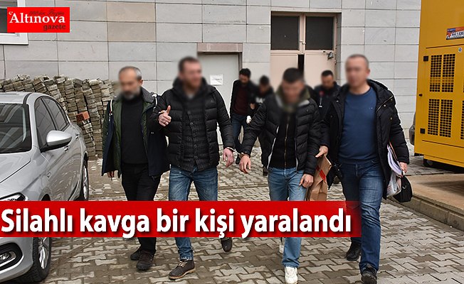 Silahlı kavga sırasında yolda bekleyen sürücü vuruldu