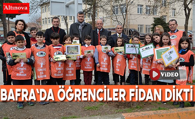 Bafra`da öğrenciler fidan dikti