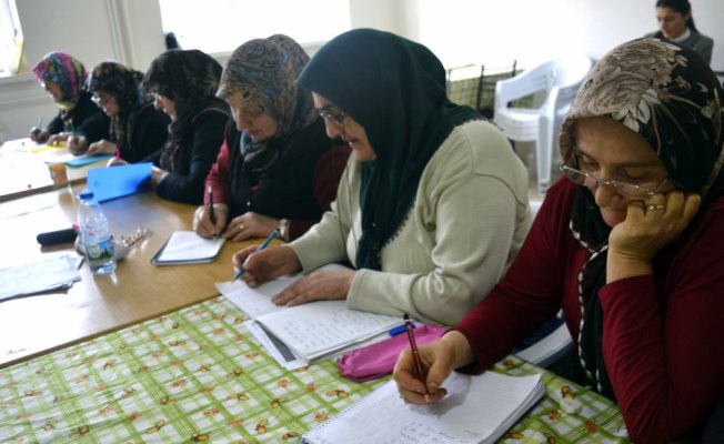 Cumhurbaşkanının çağrısıyla okuma yazma öğreniyorlar