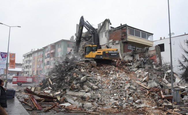 Düzce'de Rıhtım Caddesi genişletiliyor