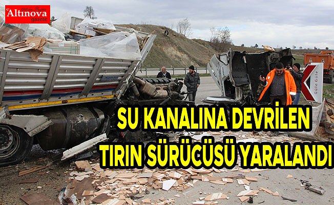 Su kanalına devrilen tırın sürücüsü yaralandı