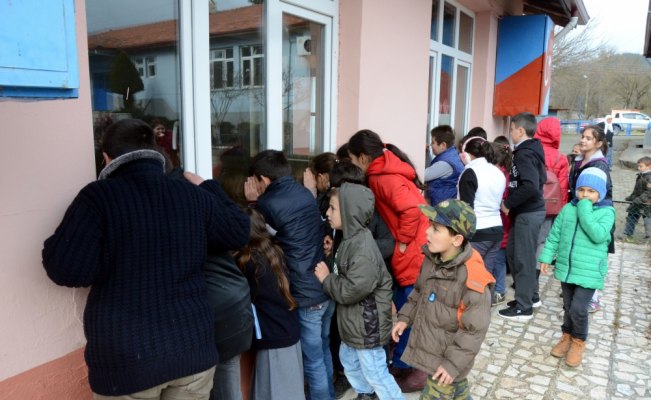 Zonguldak'ta yıkılma riski bulunan okulun boşaltılması