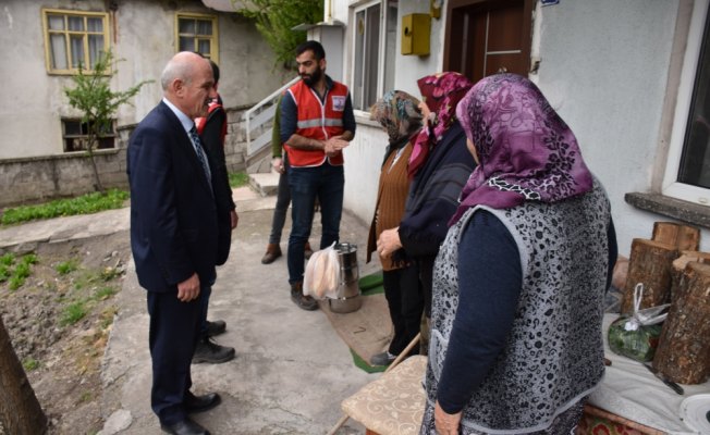 Kızılay'dan ihtiyaç sahiplerine sıcak yemek