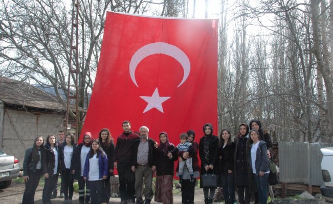 Öğrencilerden şehit ailesine ziyaret