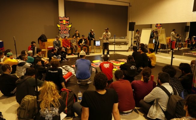 Red Bull BC One Cypher breakdans yarışması İzmir'de başladı