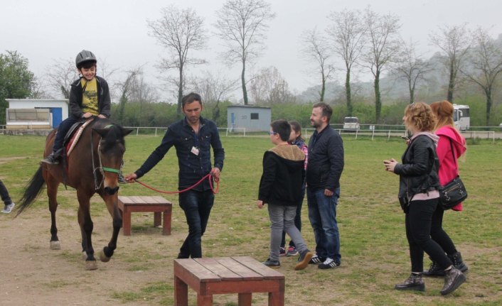 Ordu'da öğrenciler at bindi