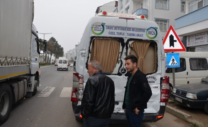 Ordu'da tır ile servis minibüsü çarpıştı: 7 yaralı