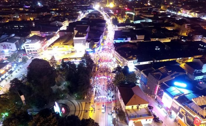 Düzce'de fener alayı düzenlendi